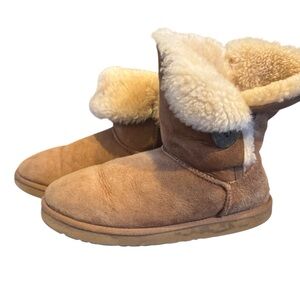 UGG Women's Bailey Button II suede Shearling sherpa boots booties size 7